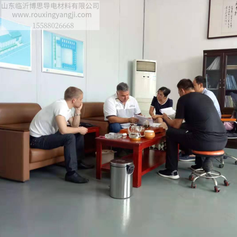 Venäläiset asiakkaat vierailivat yrityksessämme liiketoiminnan takia.