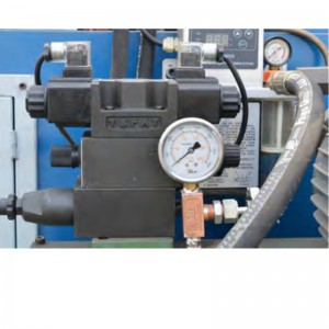 HB-30rebar-metrinen puolisuunnikkaan ruuvikierteiden valmistuskone