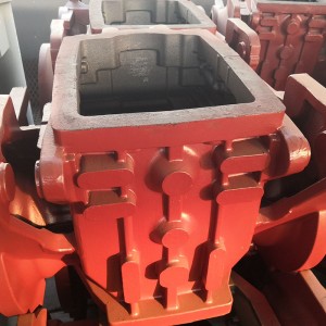 Suuri traktorin vaihdelaatikon runko