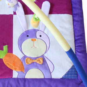 Neliömäinen leikkimatto - kani