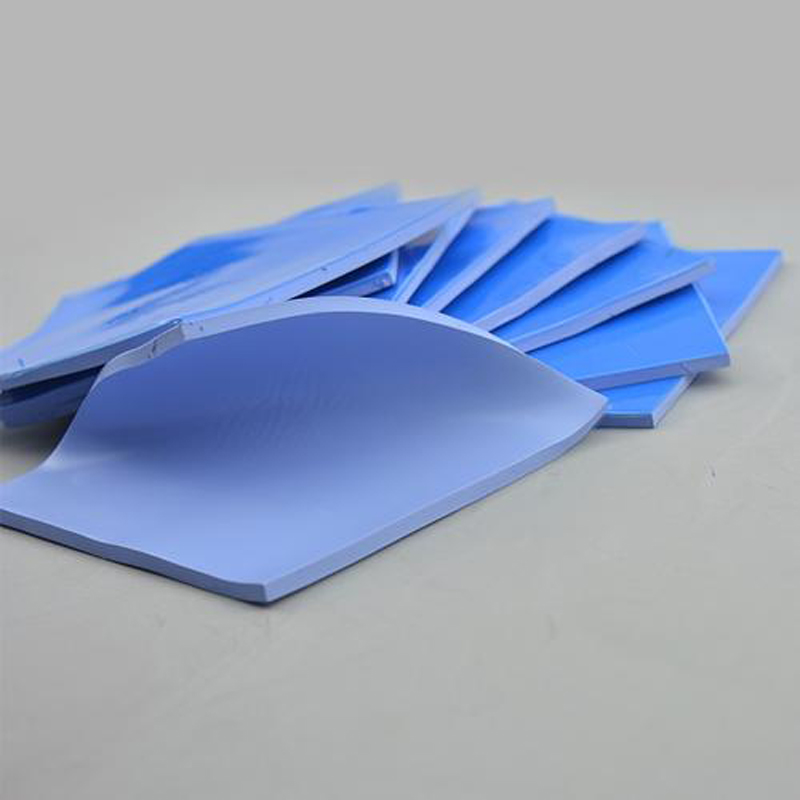 Millaista vaikutusta termisesti johtavan piielmion parametrien suorituskyky aiheuttaa?