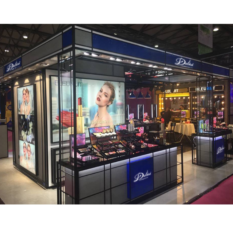 Avasi uudennäyttelyn