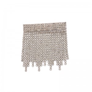 Temperamentti täynnä poranterän rintakorua