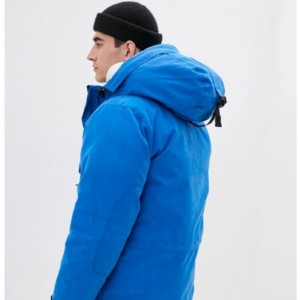 Sade ja lumitiiviste alas takki