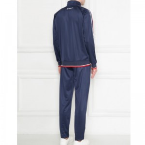 Puuvillanneulottu urheilupuku