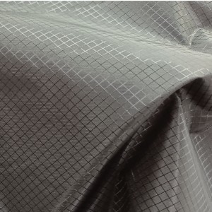 Kierrätetty tuulitakki kangas