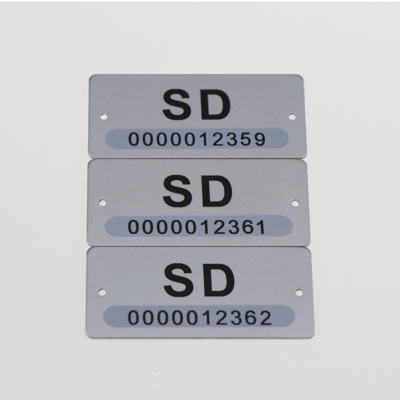 Tukku Custom Laser Kaiverrettu sarjanumero Label Metal Viivakoodi Label Tarra Painettu alumiinin omaisuuslabe