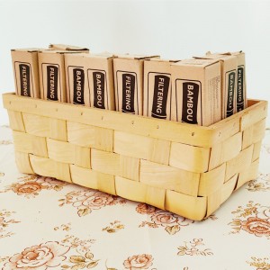 Yksinkertaiset tuotteet myydään puun siru pakkauskori