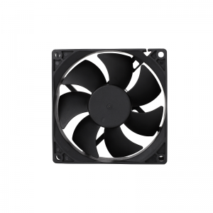 DC harjaton tuuletin