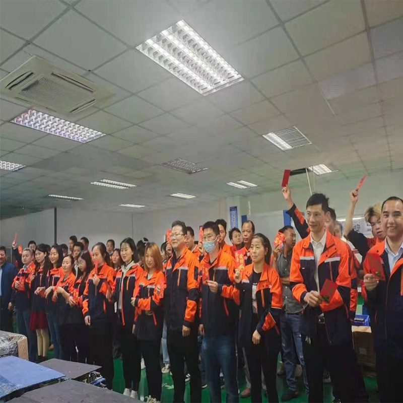 Uudenvuoden punaiset kirjekuoret