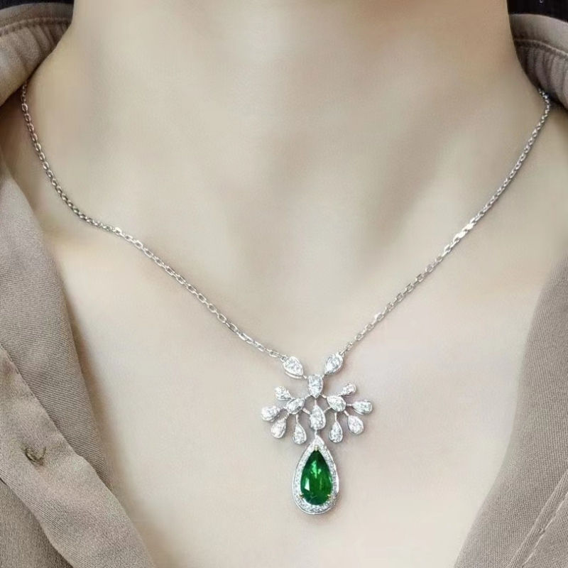 Uusi muotoilu yksityinen räätälöity 18K kultaa 2,00 ct:n Emerald -kaulakorulla killan tarkastustodistuksella