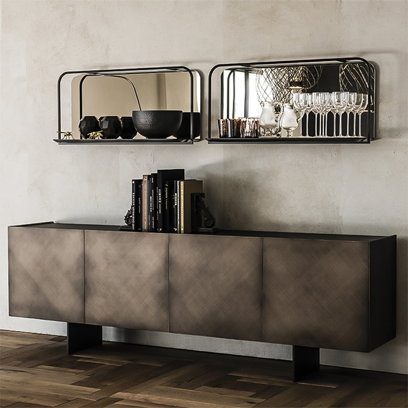 italialainen suunnittelija Retro Gold Metal Credenza Extra pitkä sivupöytäkaappi Ylellisyys