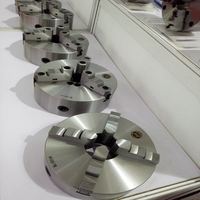 Kolmen leuan Chuck Four Jaw Chuck Four Jaw Chuck kolmiuloinen hydraulinen istukka