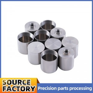 Komposiittikomposiittiosien kääntäminen ja jauhaminen