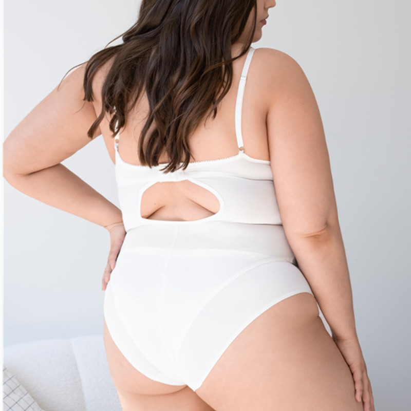 Plus -kokoinen pitsi -body Seksikäs valjaat Teddies ja Bustiers pitsi -insertillä