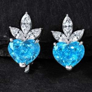 Sydänmuotoinen uusi korvakorvakoru