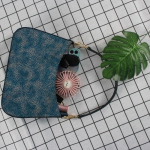 Lady käsilaukkuklassikko ylellisellä tyylillä