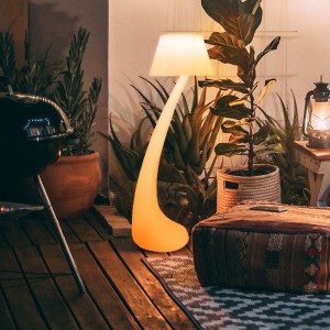 132 cm pitkä väri vaihdettava LED -kulma -lattiavalaisin himmennettävällä kaukosäätimellä