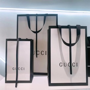 Räätälöity pakkauspussi värikäs laukku lahjapussi ostoskassi käsilaukkupussi yksinoikeudella logo 5-värinen painatuspaperipussi Kraft-laukku