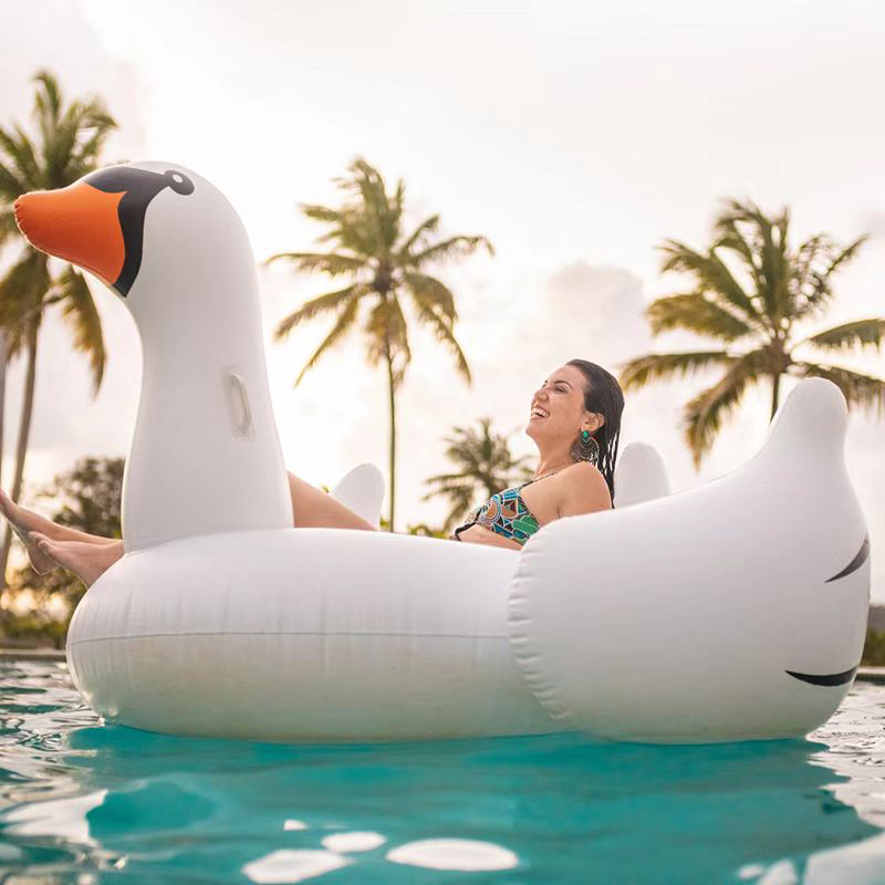 Kuinka puhdistaa uima -allas kelluu,niinne kestävät koko kesän pitkin?