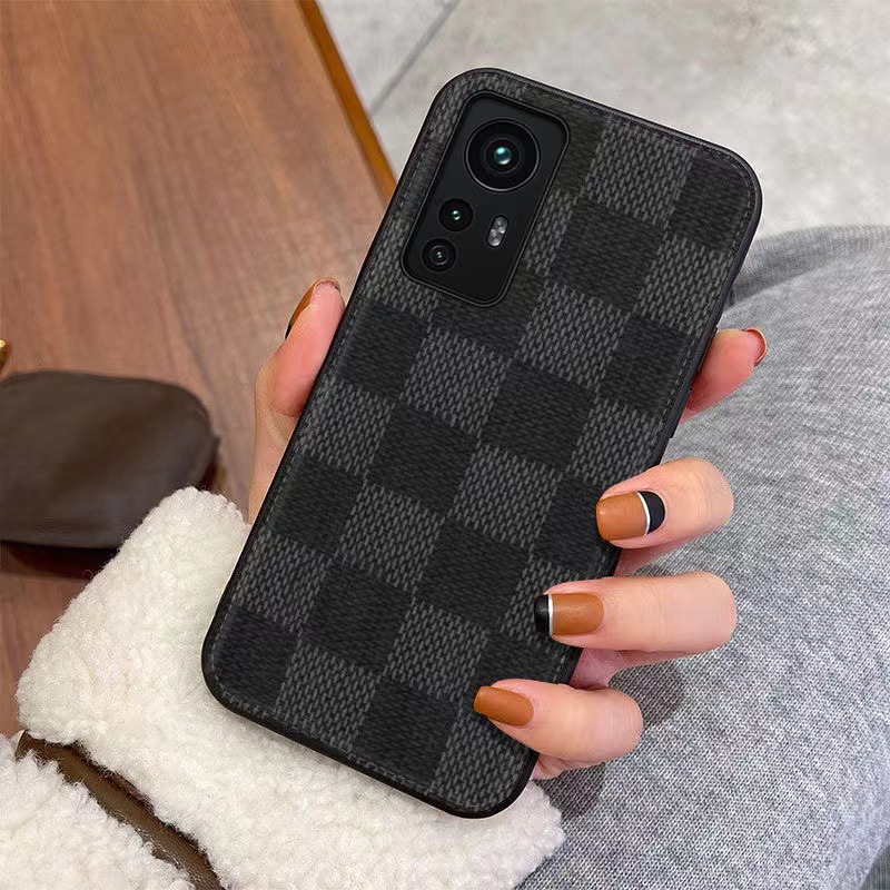 Se sopii Xiaomi12Pro:n ylelliselle matkapuhelinkotelolle. Se on kääritty kokonaan suurella tuotemerkin jäljittelyahalla käsin. Se on syksynkestävä janaarmuuntunut suoja -nahkakotelo