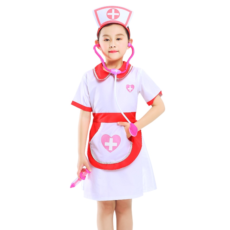 Tyttöjen sairaanhoitaja teeskentele pelata täydellistä mekkoa ja lelusettiä