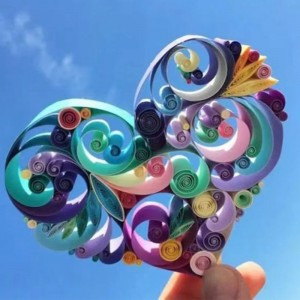 Värillinen paperinauha