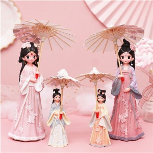 Herkullinen tyttö sateenvarjon kanssa