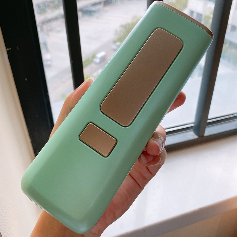 Kiwi Girl Vapahtajan pakissa jäätymispisteen karvanpoistoaine