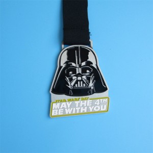 Sotilasmitali kultahopea ja pronssimitalit