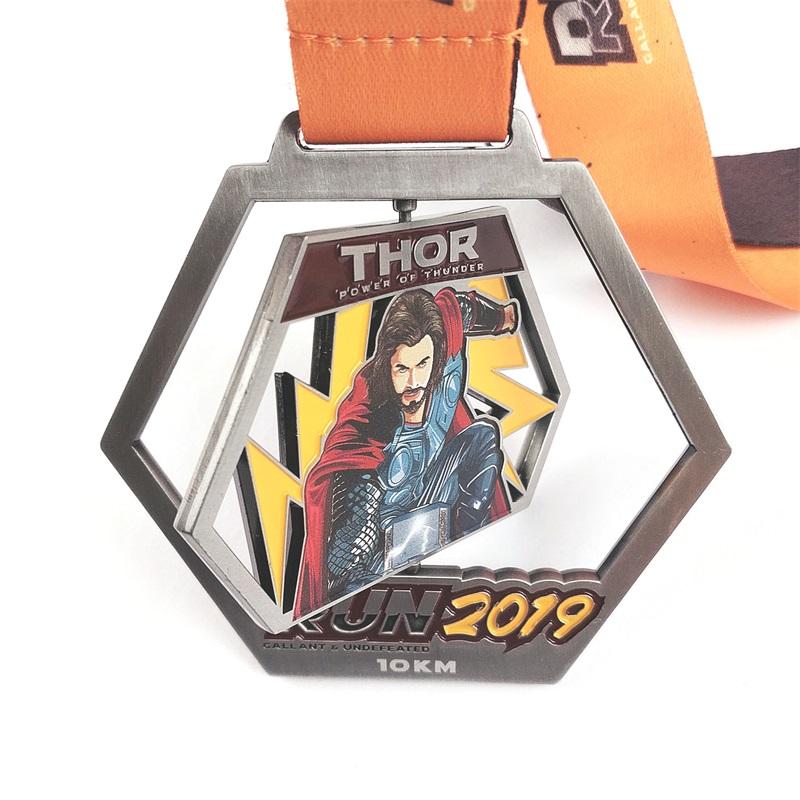 Leikkaa sinkkiseosmitalit Mukautetut mitalit Super Hero Awards Awards Gold -mitali