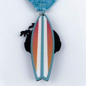 Palkinnot puiset metallipuumitali kesälomaa varten