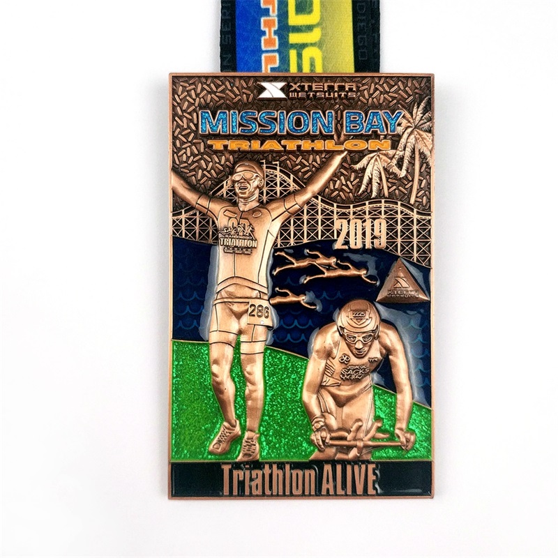 Mukautettu muotoinen logo metalliurheilumitali tukkumyynnin triatlonmitalille