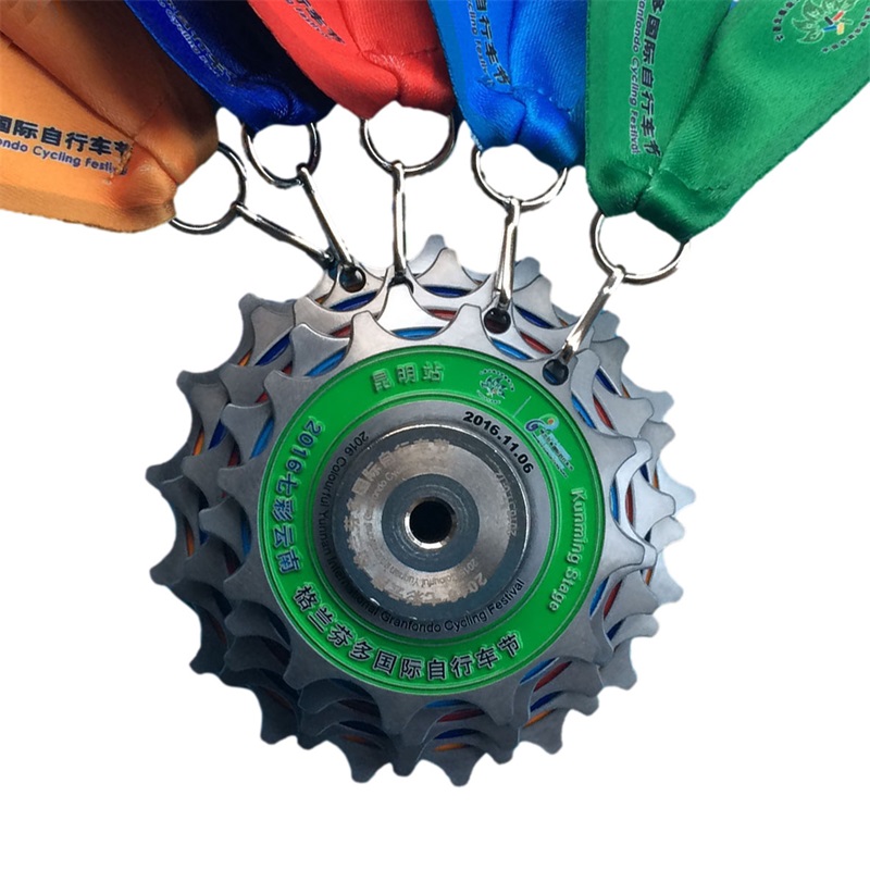 Mukautetut palkinnot ja mitalit urheilun kultaiset sotilasurheilulajit Mitalit Ribbon Metal Football 3D -mitalialuettelo mitali