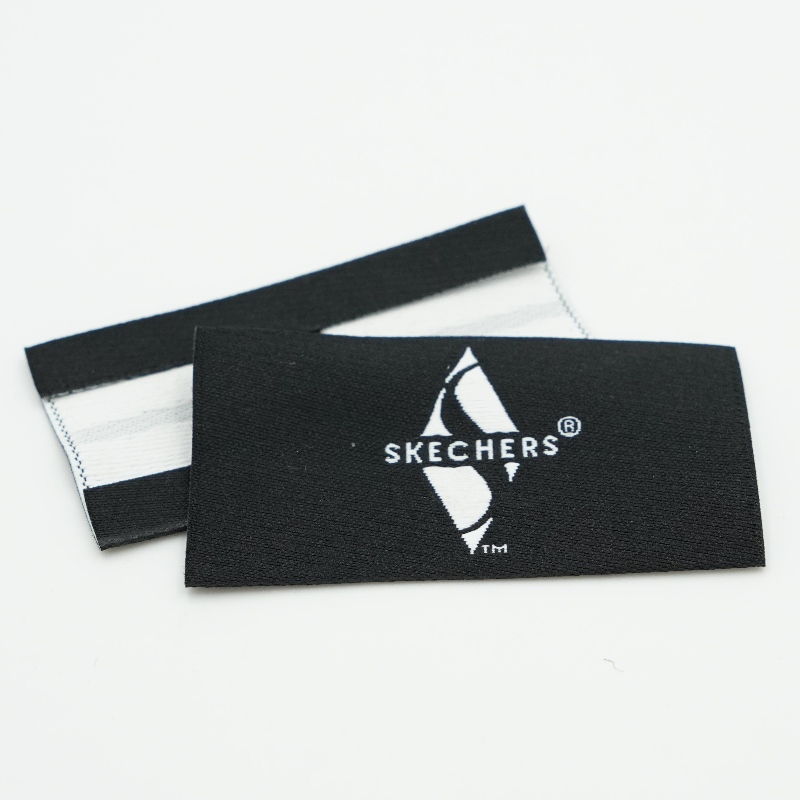 Tukkumyyntesuunnittelut mukautetut logovaatteet paita tunnisteet vaatteiden puuvillabrändin etikettiset vaatteet kudottu etikettiympäristöystävällinen