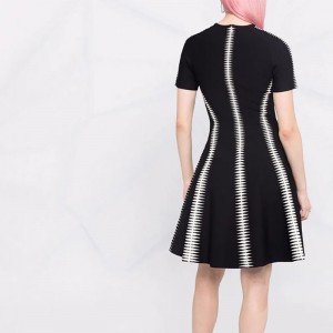 2022 Mukautettu OEM&ODM Naisten villapaita pukeutunutneulottu ylellinennaisten villapaita mekko