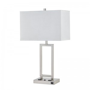 Gatsby -pöytävalaisin harjatullanikkelipinnoitteella, kaksi pistorasiaa, on/off -rokkarikytkin ja USB -portti