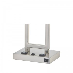 Gatsby -pöytävalaisin harjatullanikkelipinnoitteella, kaksi pistorasiaa, on/off -rokkarikytkin ja USB -portti