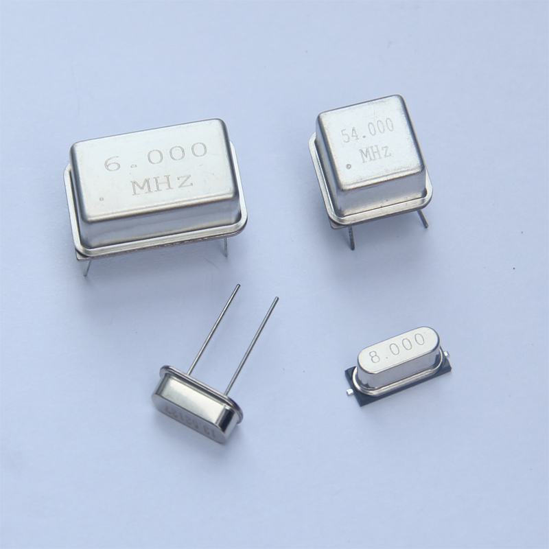 Vakiokellooskillaattori 20x 12mm