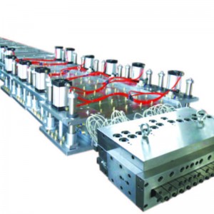 muovinen suulakepuristusmuotti leveällä paneelilla