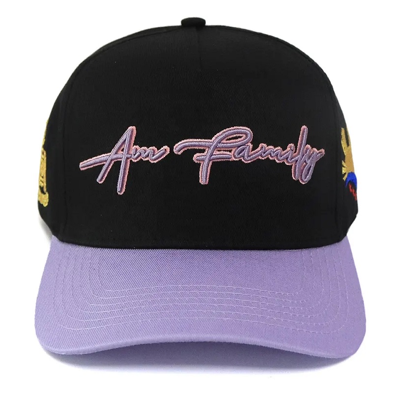 Uusi saapuminen kontrasti väri musta ja violetti mukautettu väri 5 paneelin kirjonta -logo baseball cap -urheilu hatut aikuisille