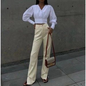 Valkoinen V-kaula-aukko pitkähihainen paita Naisten muotoilu Sense-niche Uusi ohut lyhtyhihainen yläosa