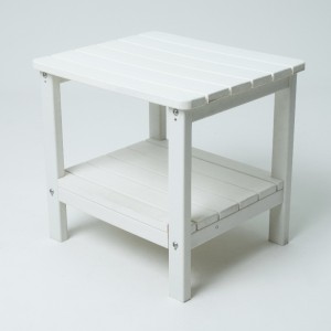 Ulkopöytä valkoisella värillä