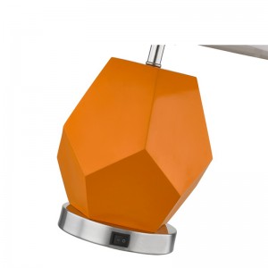 Hampton Inn -hotellipöytävalaisin, jossa on hartsirunko ja a/off rokerikytkin hotellin huoneessa