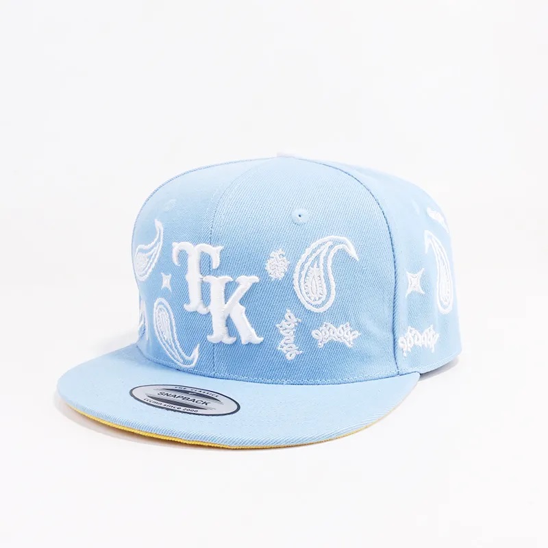 Tukkumyynti mustalla räätälöityllä snapback -hatut 100% akryylihip hop cap snapback hat -kirjonta litteä lasku hatut