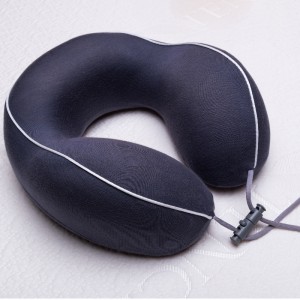 U muotoilla matkatyyny