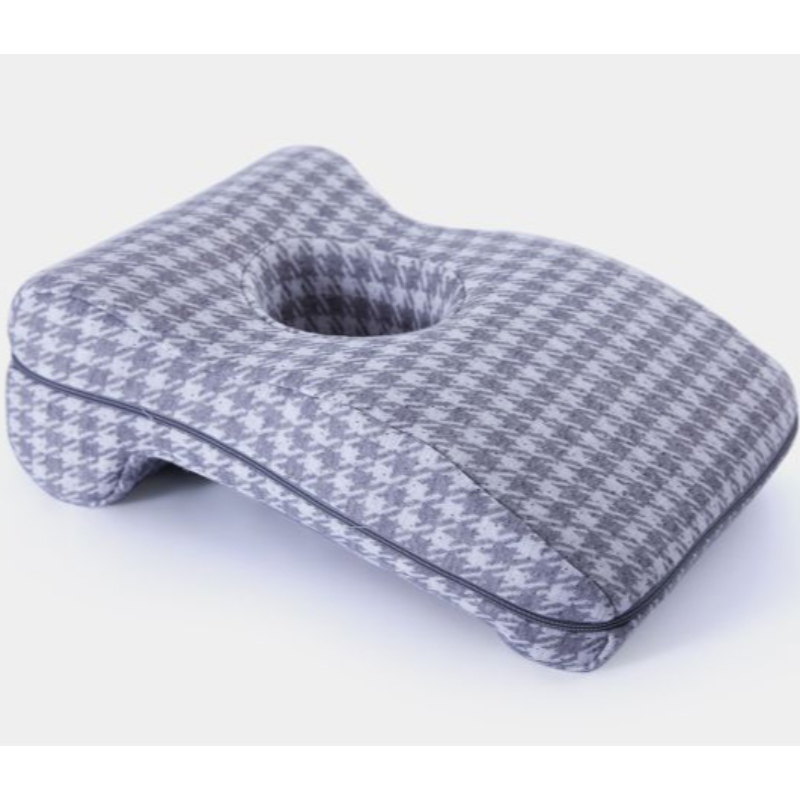 Nap -tyyny reikällä