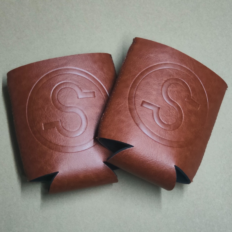 Debosed Logoneopreeni ruskea PU -nahkainen tölkki viileämpi 330 ml PU Beer Stubby Holder Coozies Koozies