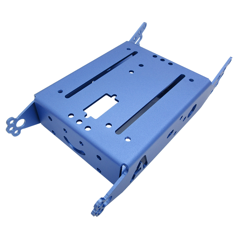 Alumiiniseoksen ohutlevyosien mukautettu käsittely anodisoidulla viimeistelyllä.