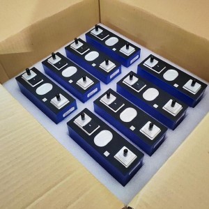 Svolt 106AH LFP -akku 3,2 V 100AH ​​LIFEPO4 Prismaattinen akkukenno Ladattava litiumrautafosfaatti -akku 12 V:n 24 V 48 V:n aurinkoenergian säilytyspakkaukselle